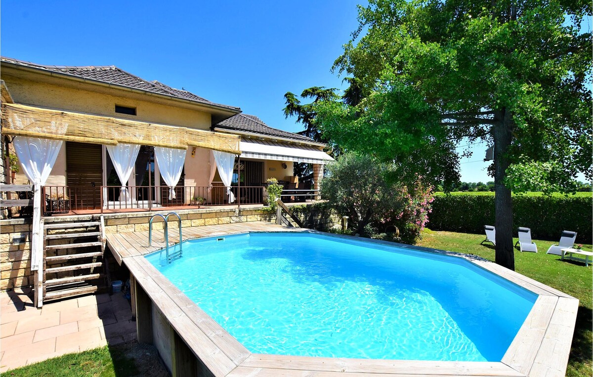 Stunning home with 5 Bedrooms, Private swimming