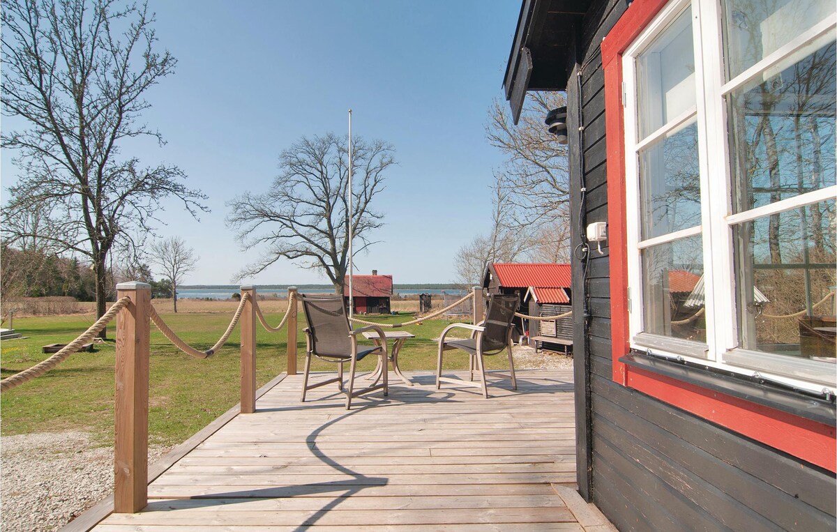 Beautiful home in Lärbro with house sea view