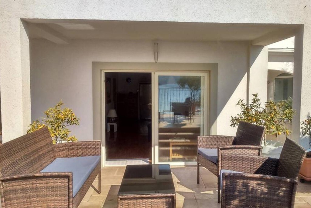 A-14346-b Two bedroom apartment near beach Tisno,