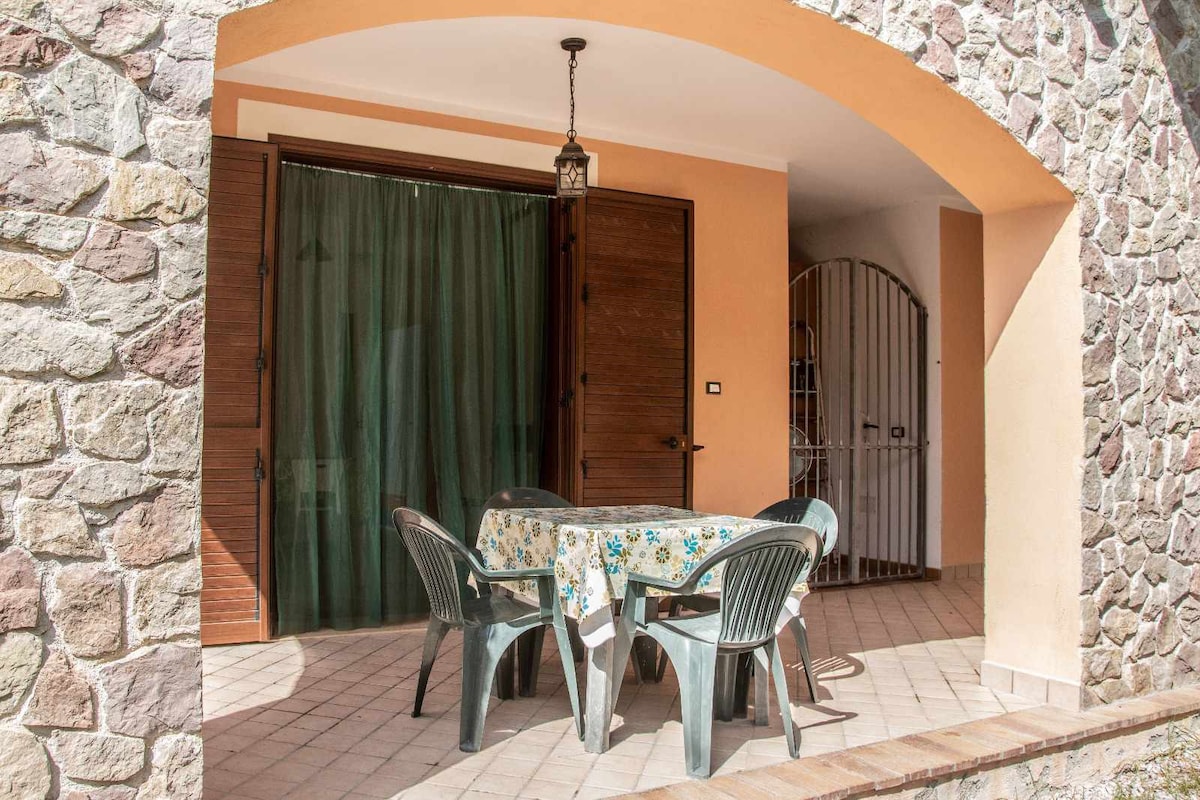基亚诺扎（ Chianozza ） ·拉基亚诺扎（ La Chianozza ） ，橄榄树环绕的双卧室公寓，带露台