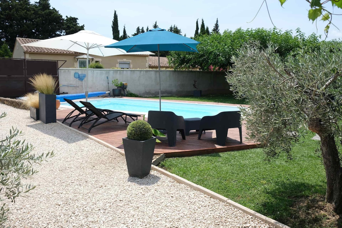 very pleasant house with swimming pool in mouriès,