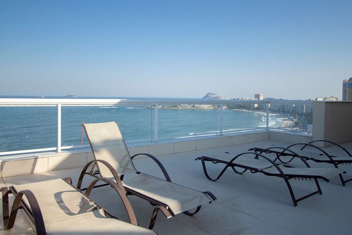 LINE Rio ： 302 Atlantic -可欣赏海景的美丽阳台、全景露台和科帕卡巴纳海滩的车库！