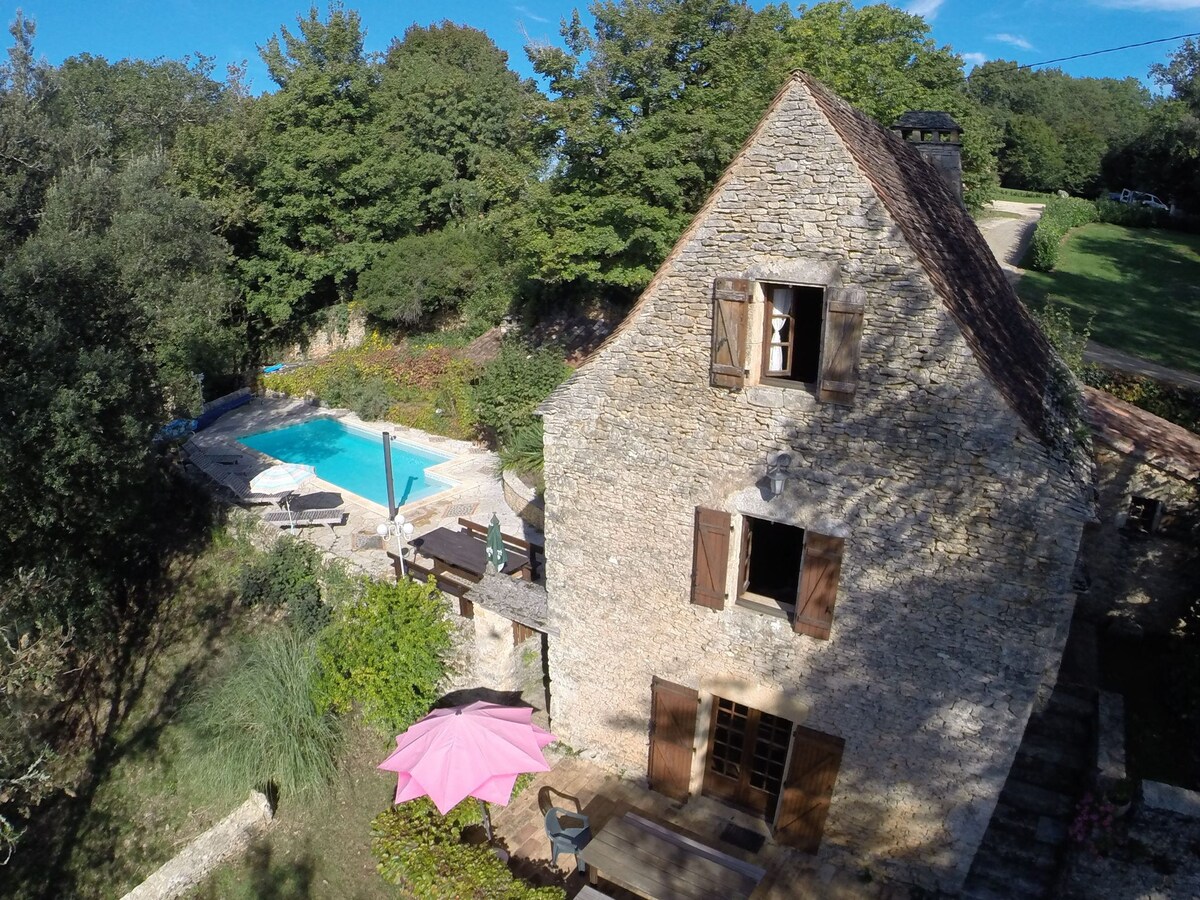 Lovely Périgord holiday home in private forest