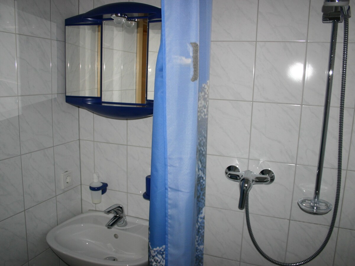 Dreibettzimmer-Standard-Eigenes Badezimmer
