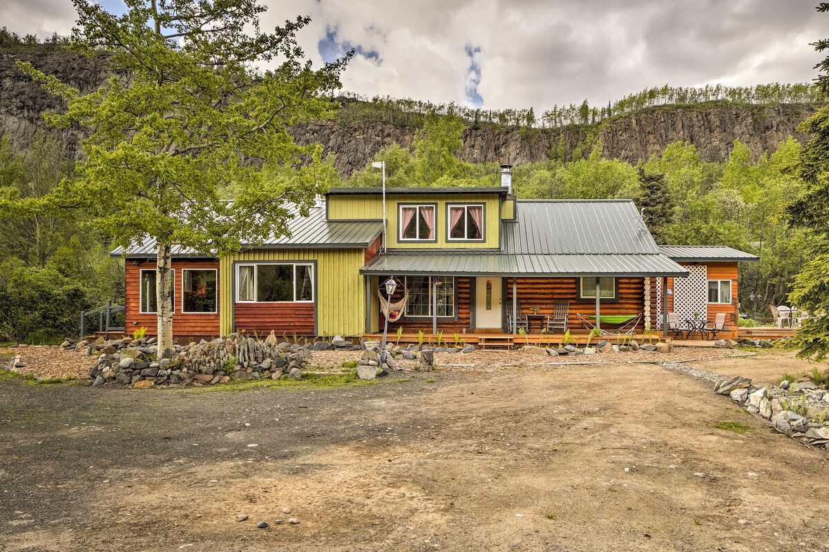 'Lodge 88' - Steps to Weiner Lake w/ Dock & Boat!