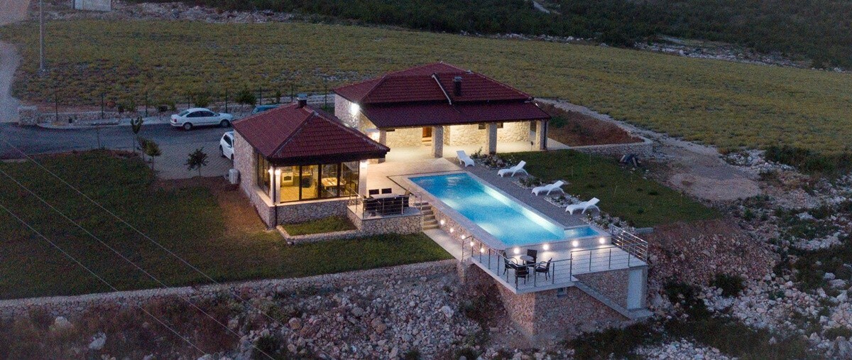 Villa Ljuba - Three Bedroom House & Swimming Pool