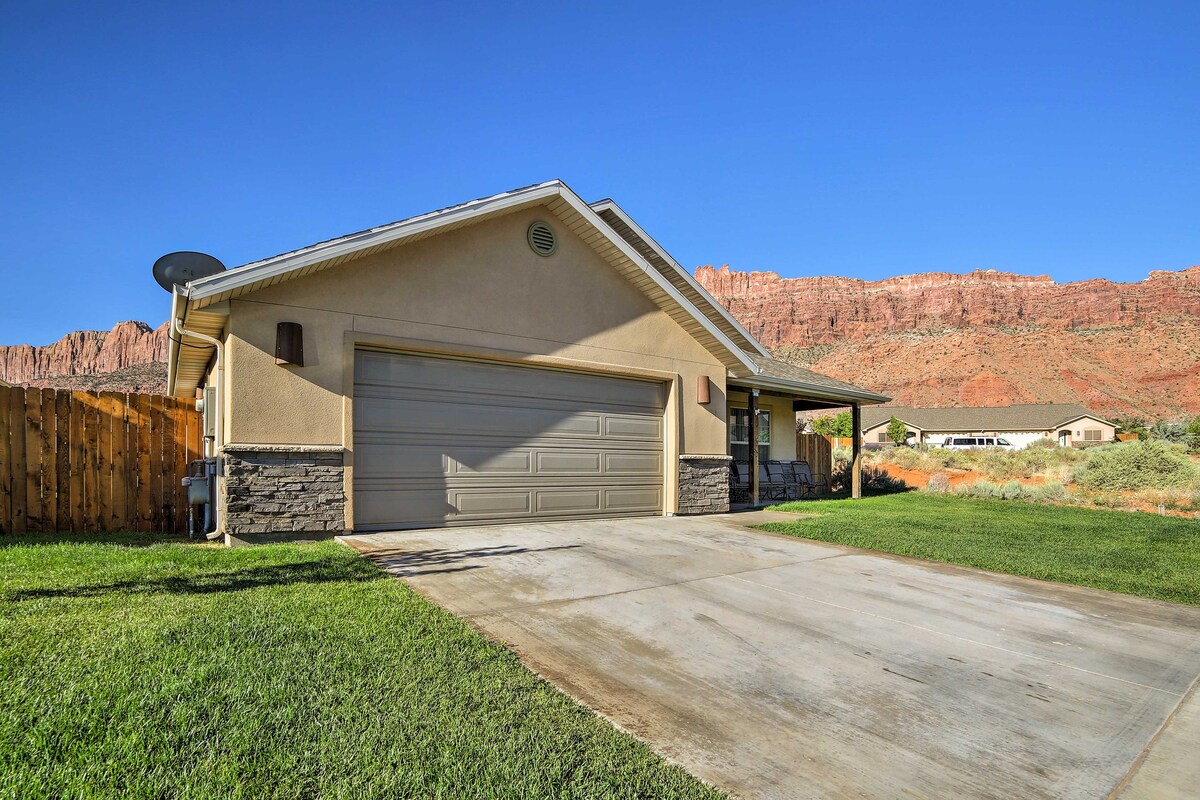 Mountain-View Moab Home w/ Pool & Hot Tub Access!