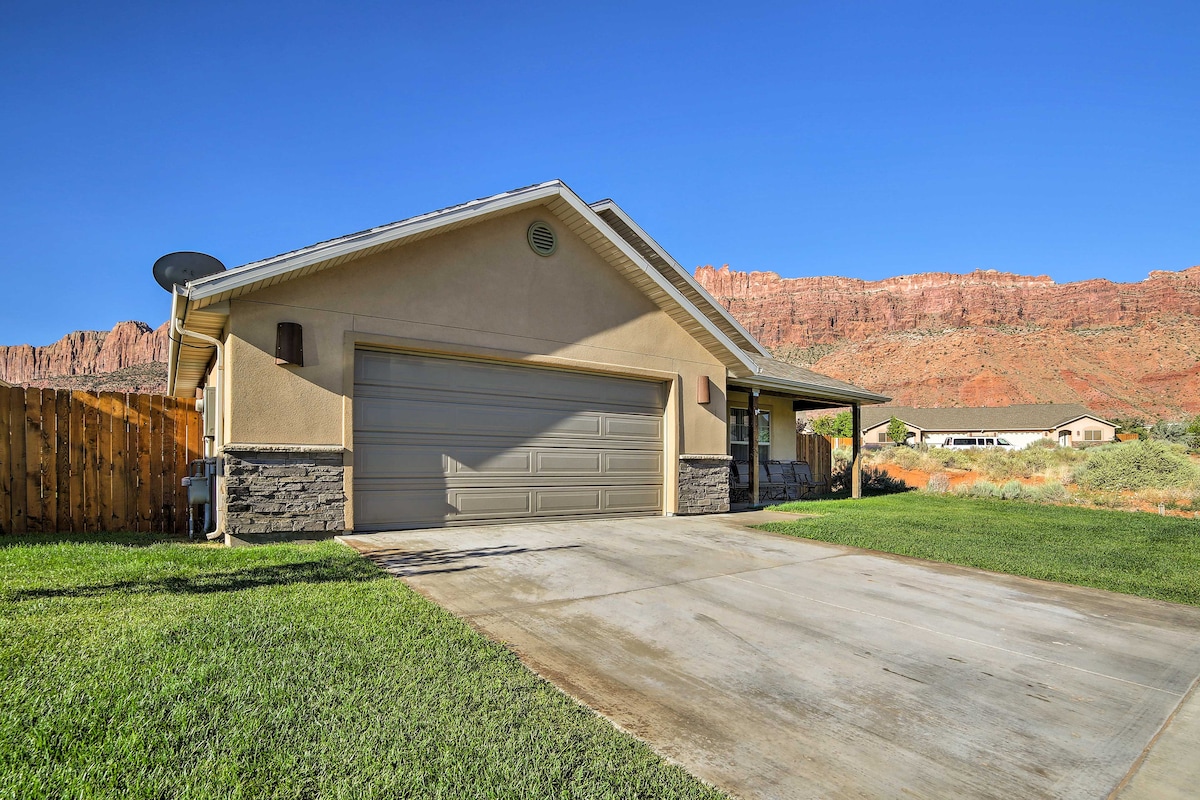 Mountain-View Moab Home w/ Pool & Hot Tub Access!