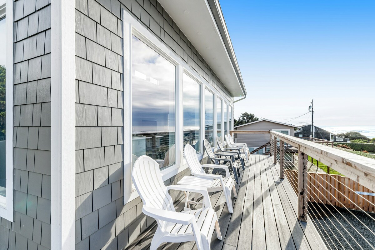 3BR Oceanfront Dog Friendly | Hot Tub | Deck