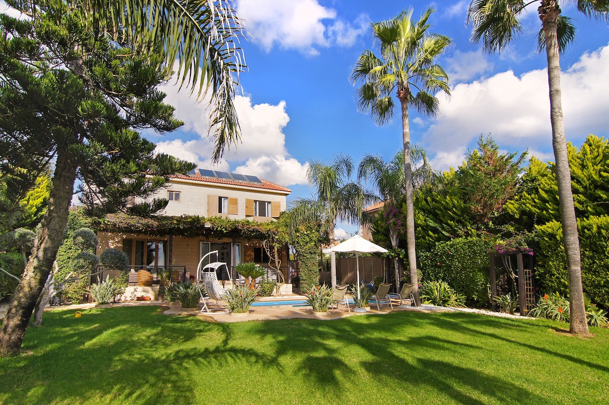 Villa Polina - Beachfront