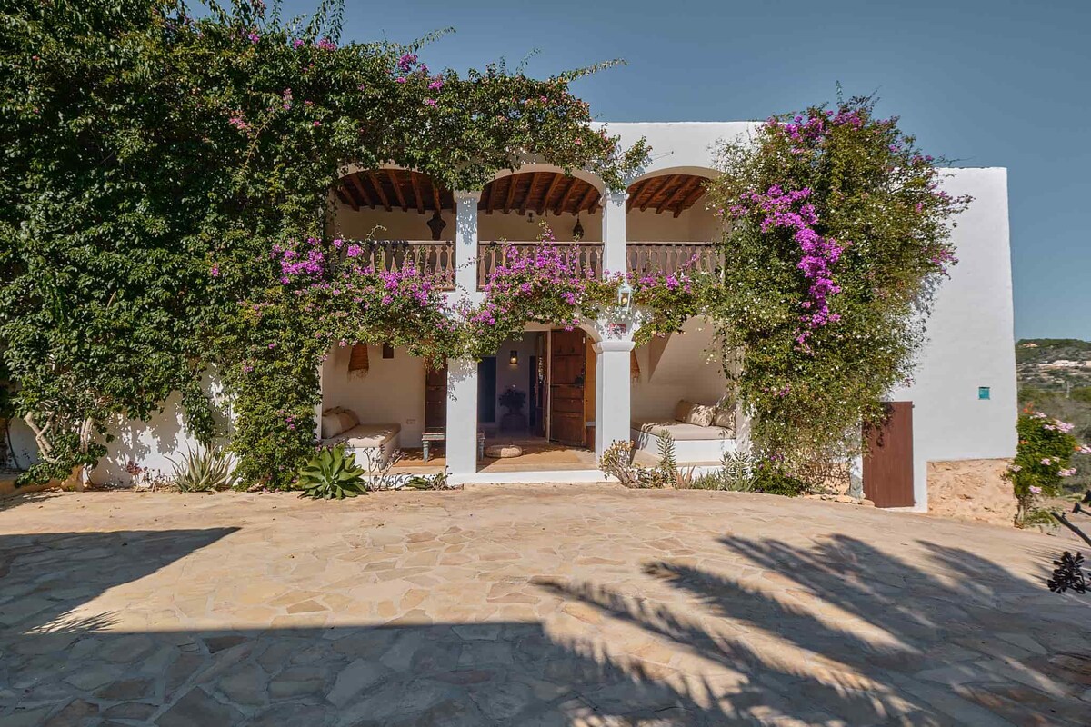 Finca Can Xo Ibiza - beautiful ancient villa, pool