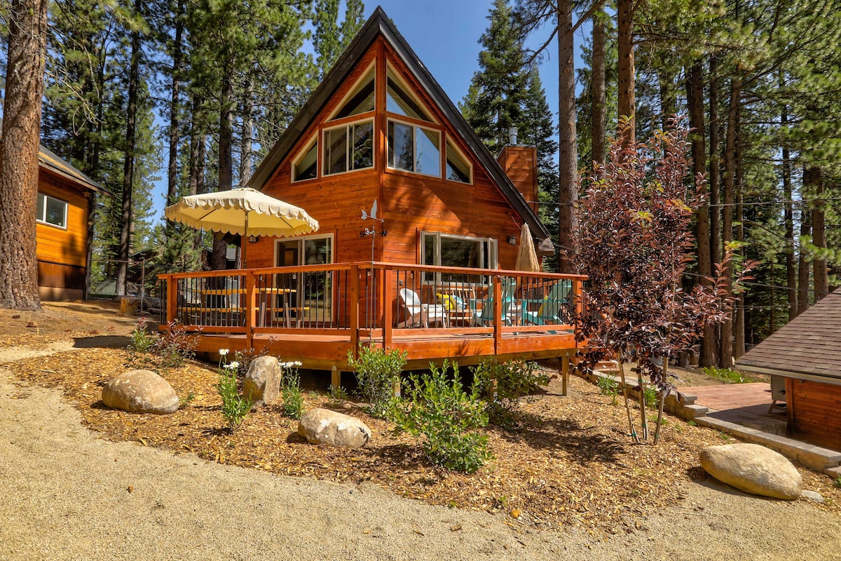 South Lake Tahoe Chalet w/ Hot Tub: By Ski & Golf!