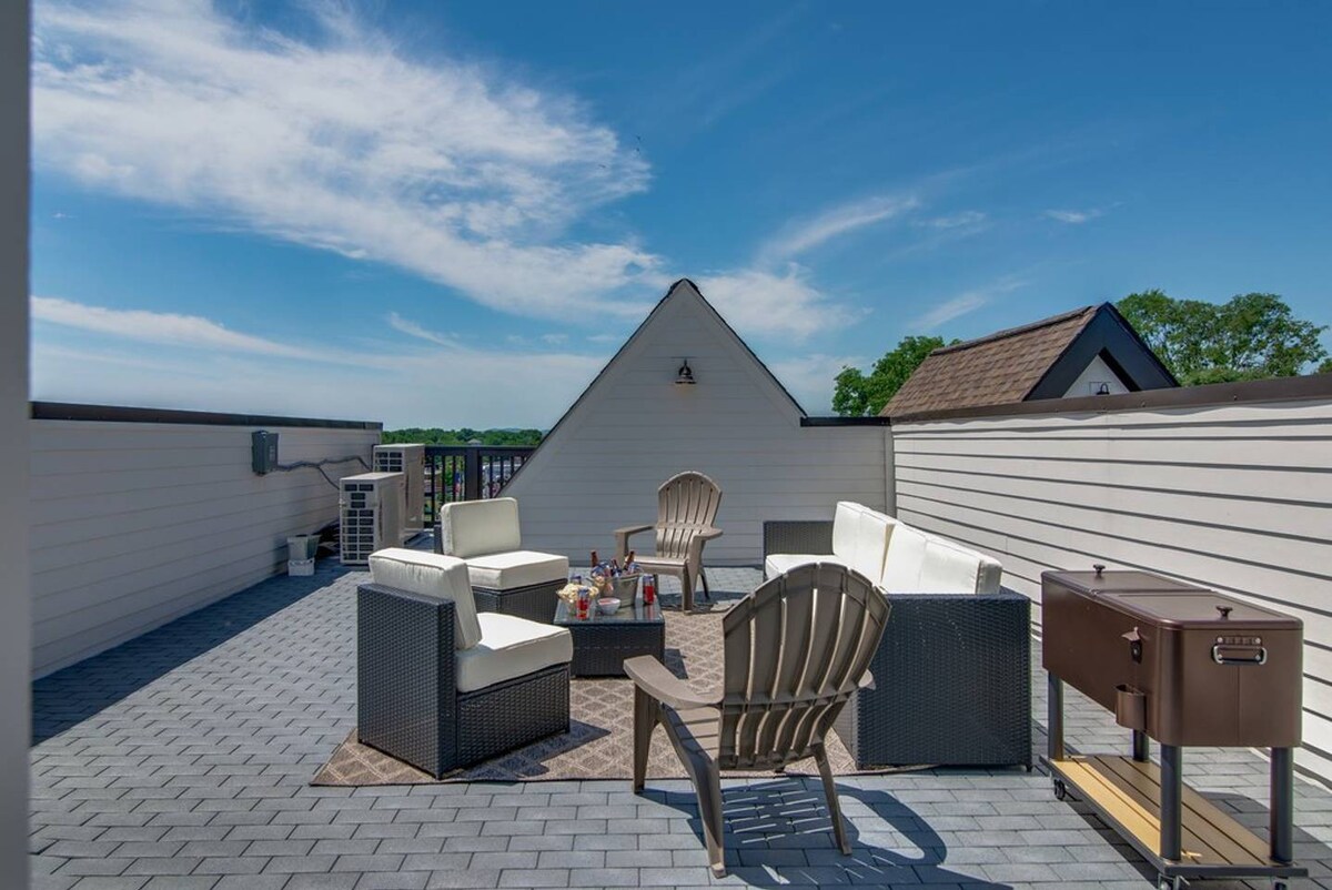 Twin Homes with Views of Art, Sky, & Starry Night