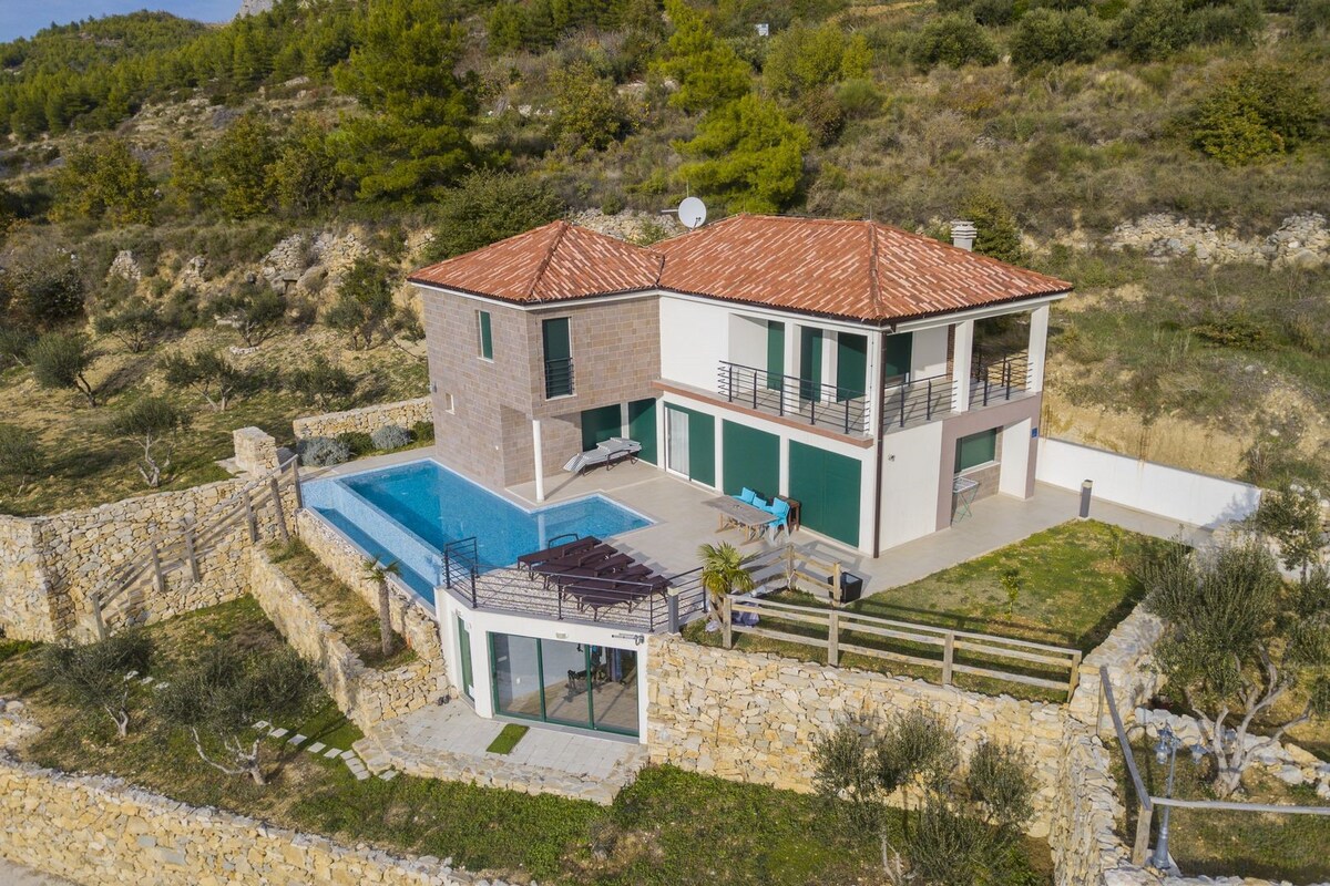 Luxury villa Astraeus near Split, private pool