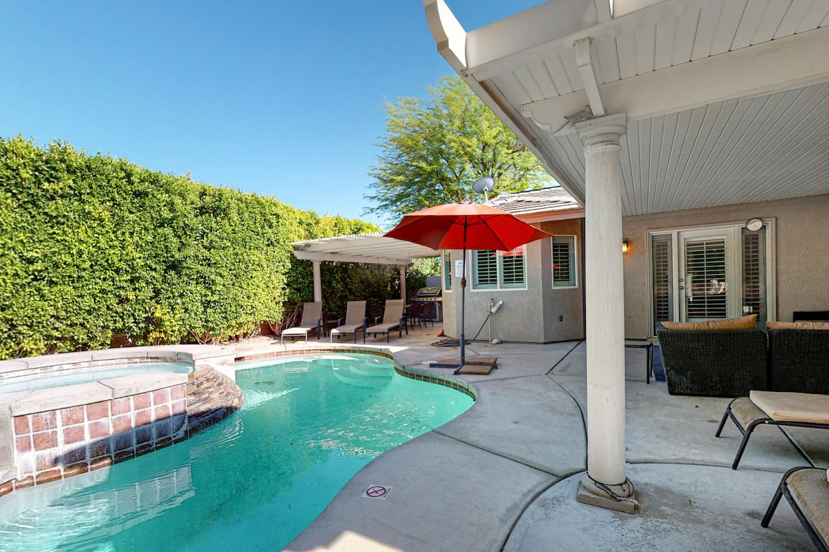 4BR Dog Friendly | Private Pool | W/D | Fireplace