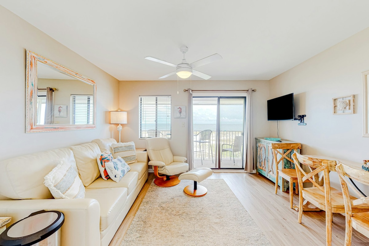 1BR Oceanfront 3rd-Floor | Pool | Balcony | Tennis