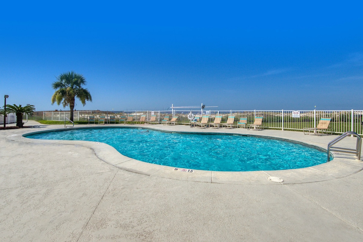 2BR Oceanview 7th-Floor | Balcony | Pool