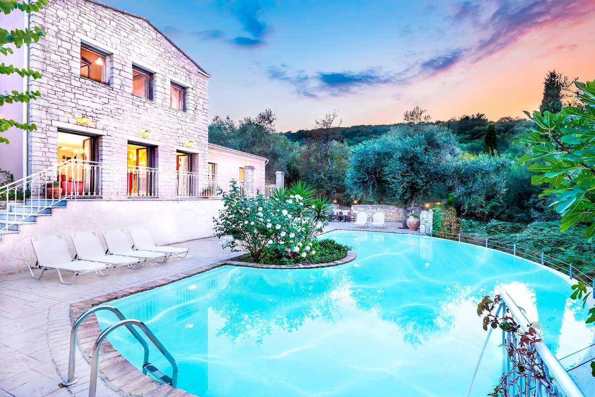 Villa paola kassiopi - villa rental by the sea in