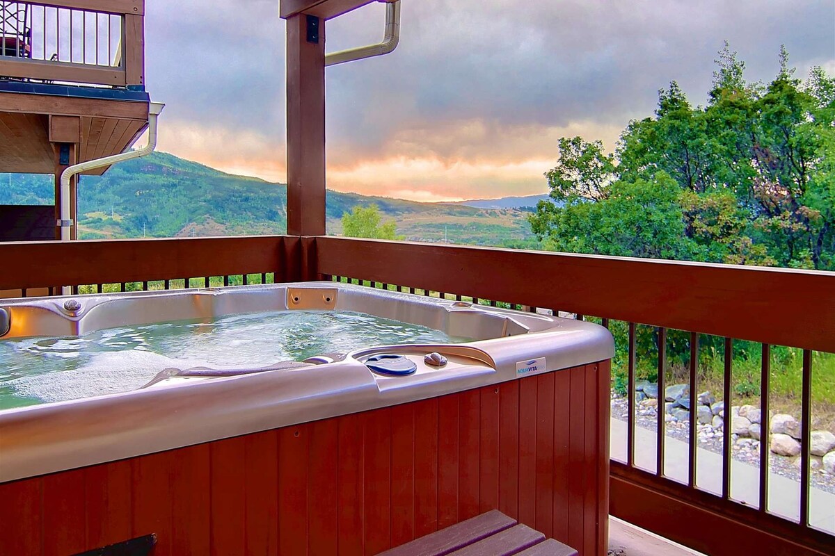 Monthly Rates! Private Hot Tub, Shuttle, Garage