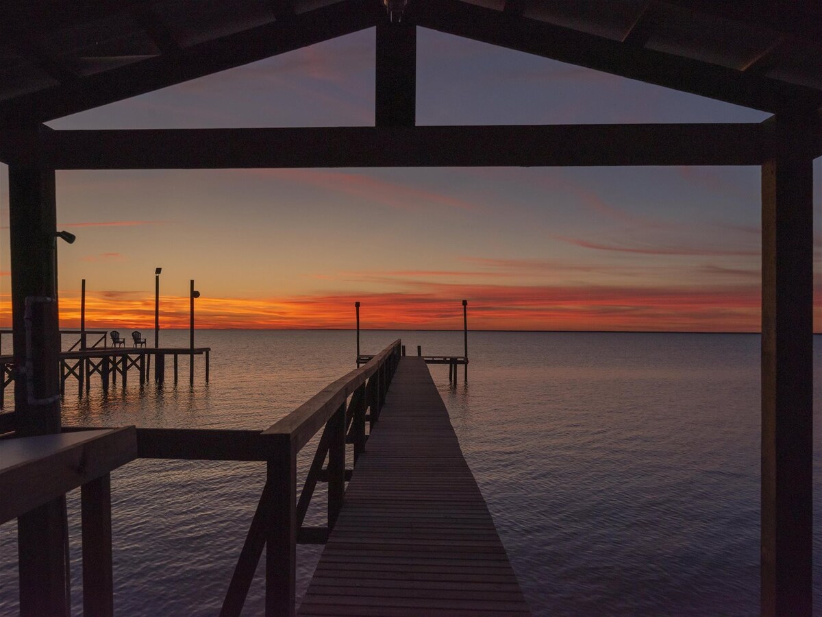 Lillybet's Landing | Sunset Views + Private Pier