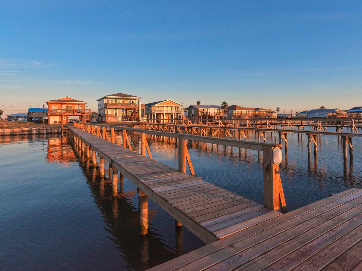 Lillybet's Landing | Sunset Views + Private Pier