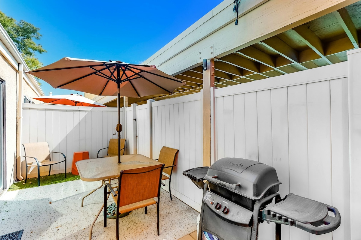 Comfortable 2BR Mountainview | Patio | Pool