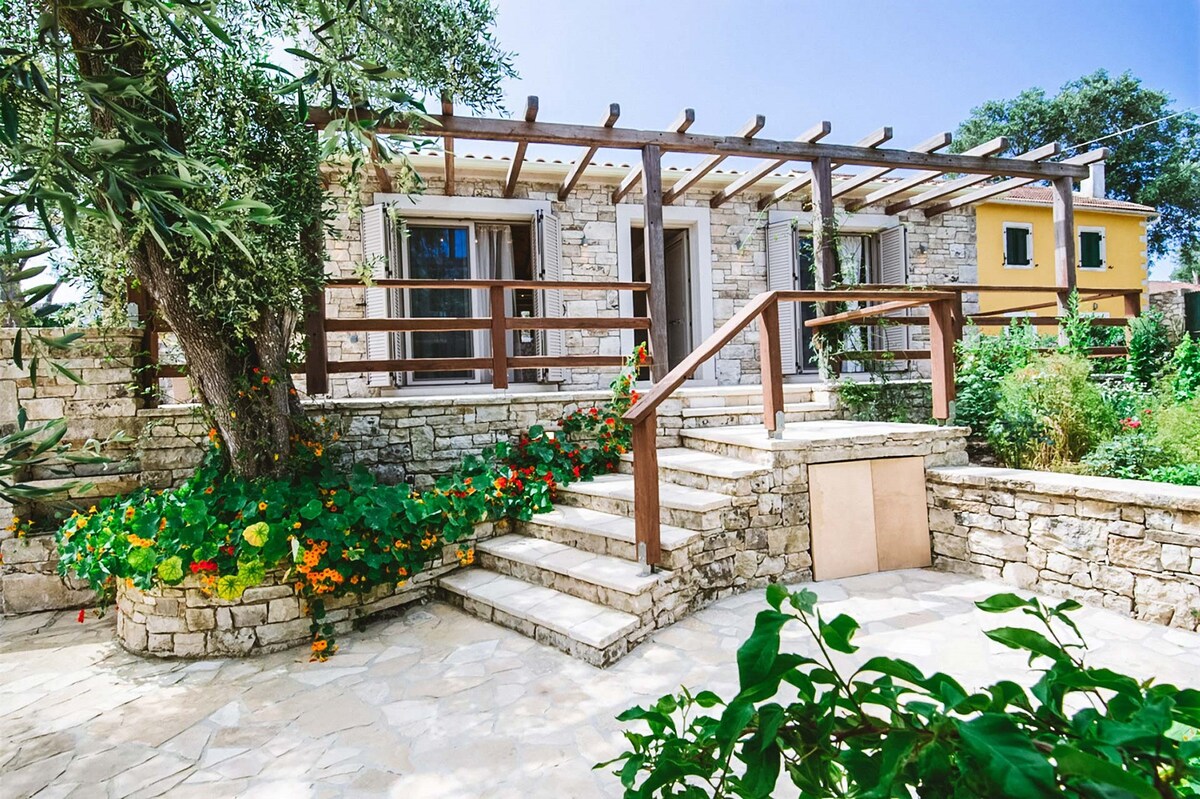 Aristea - 2 BR Villa surrounded by olive groves