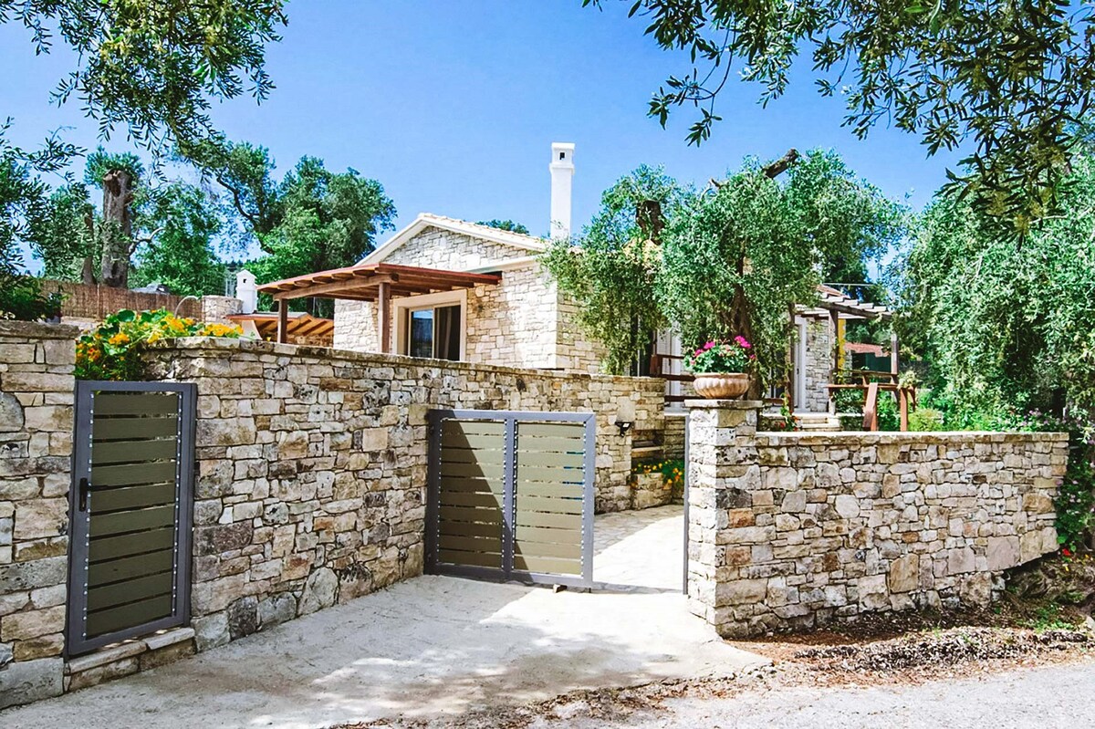 Aristea - 2 BR Villa surrounded by olive groves