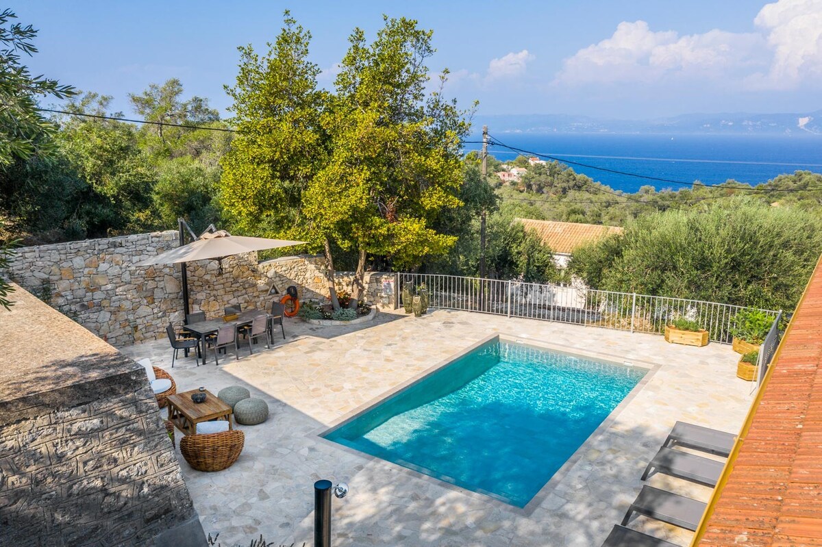 Luxury Villa Retreat: Serenity in Paxos