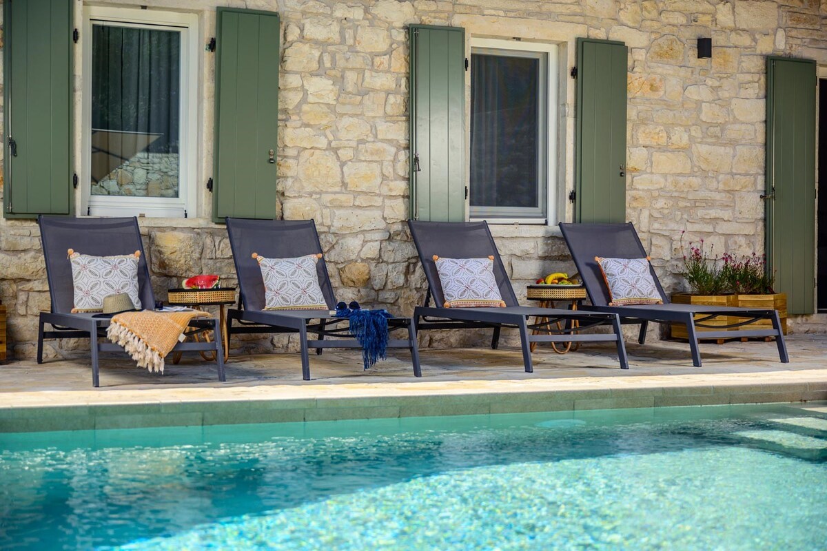 Luxury Villa Retreat: Serenity in Paxos