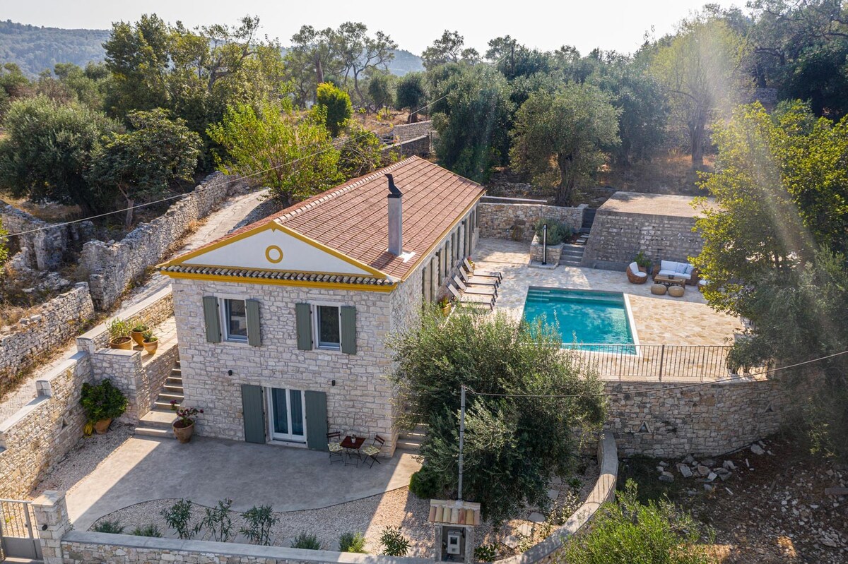 Luxury Villa Retreat: Serenity in Paxos