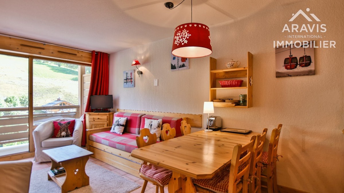 Cosy piste side apt for opposite slopes & close to