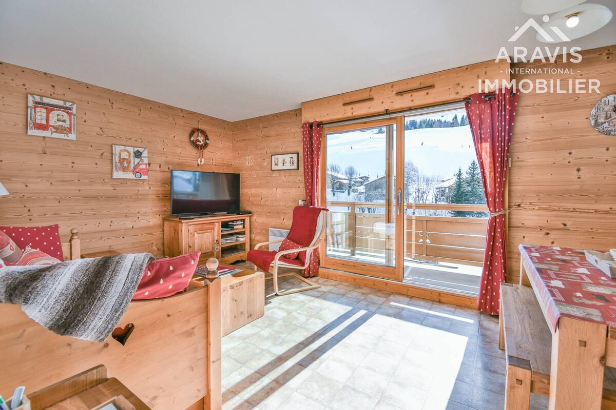 舒适的小滑雪道边公寓，可供4人入住，对面斜坡
