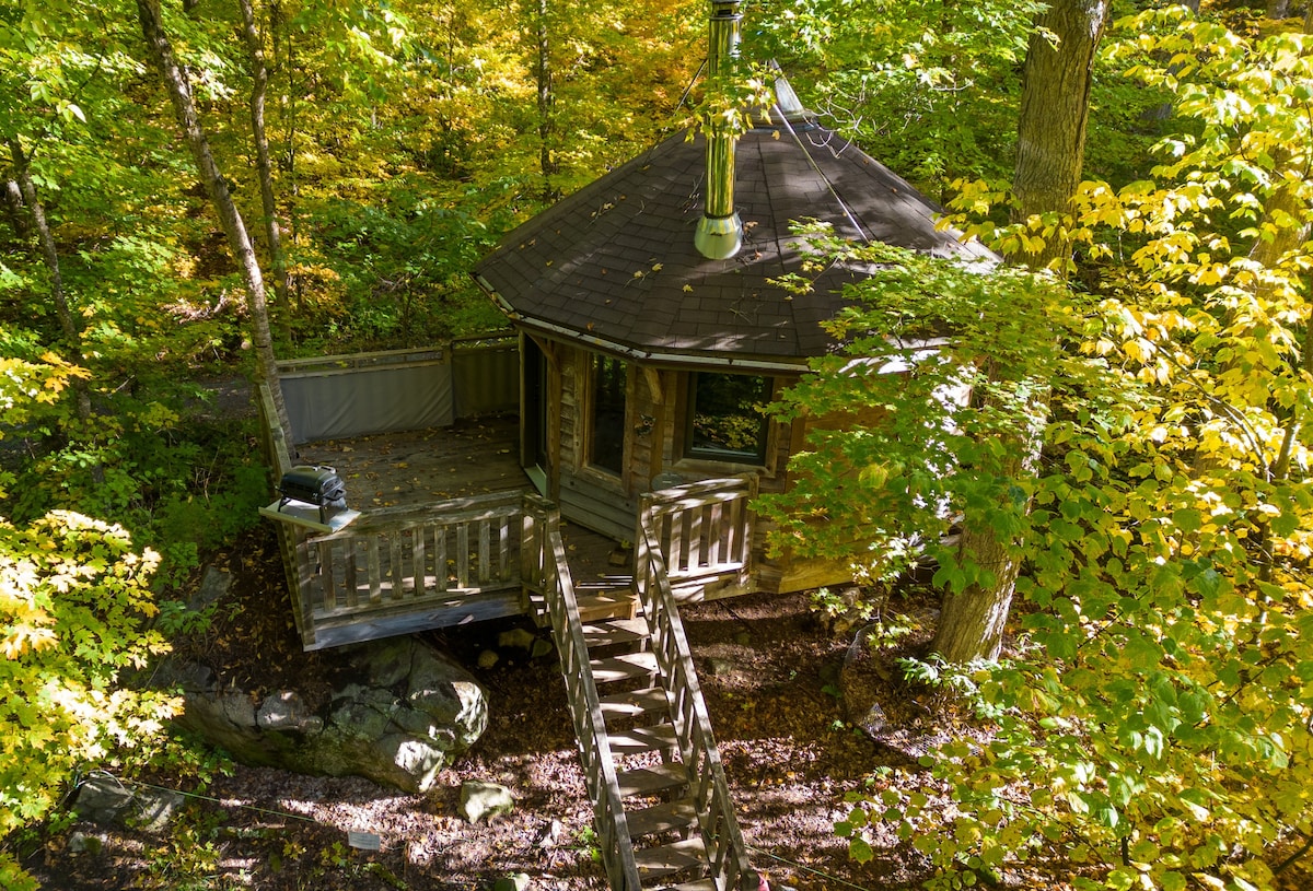 The Yurt- Treehouse 9 at Les Refuges Perchés