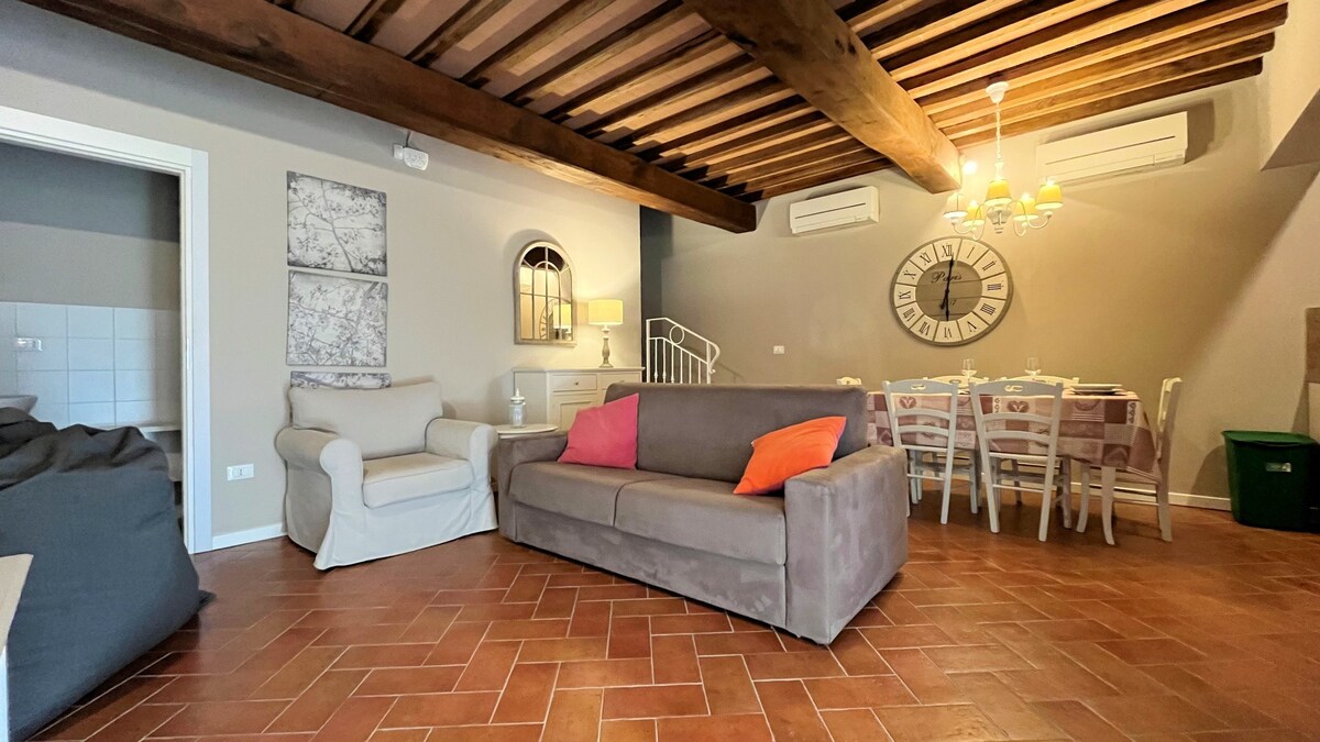 Borgo del Silenzio, Olivo apt. with terrace