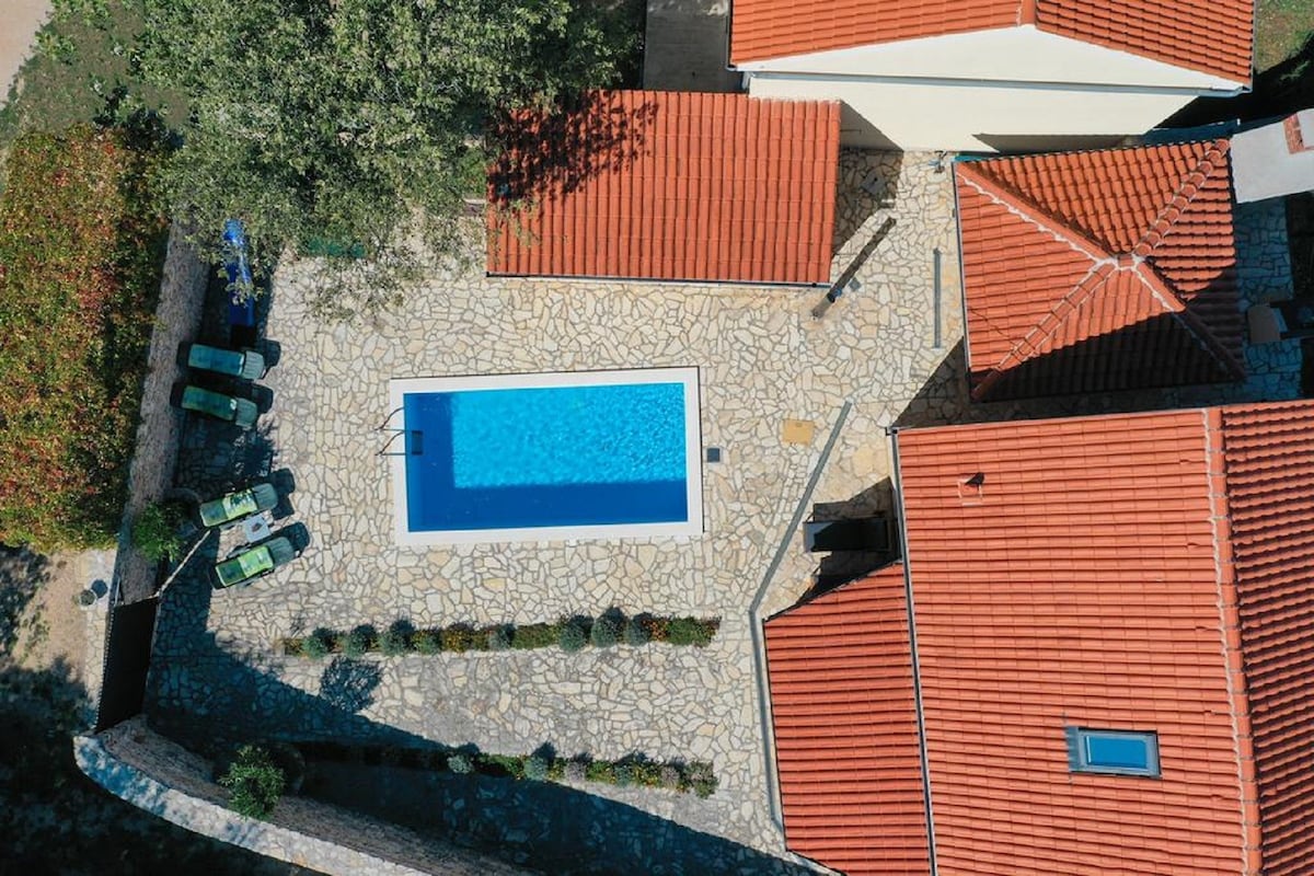 Holiday house Tihomir - with pool