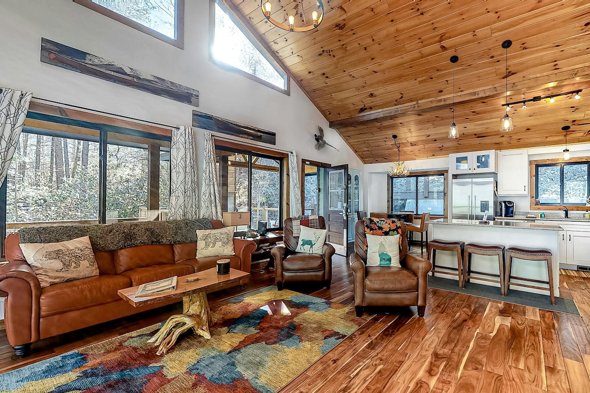 Open 3BR Riverfront | Deck | Firepit | W/D