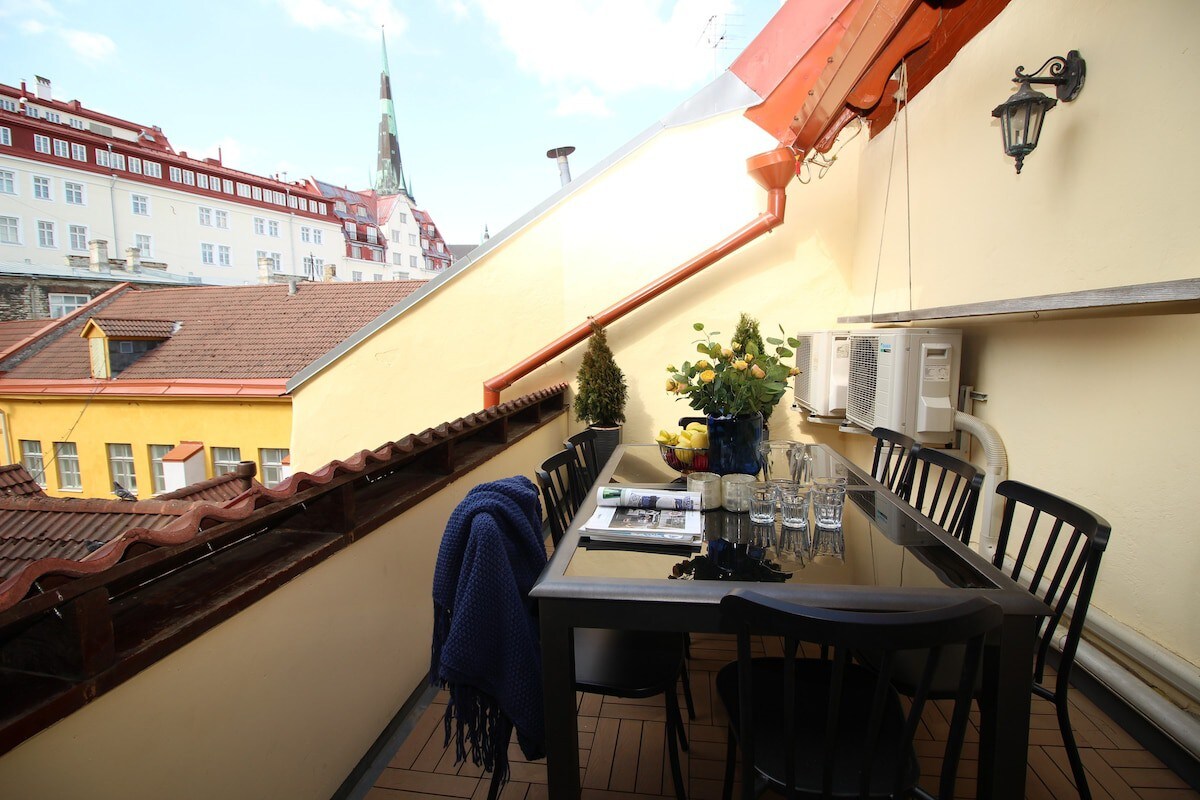 Huge 185 m2 Old Town Luxury with sauna and terrace