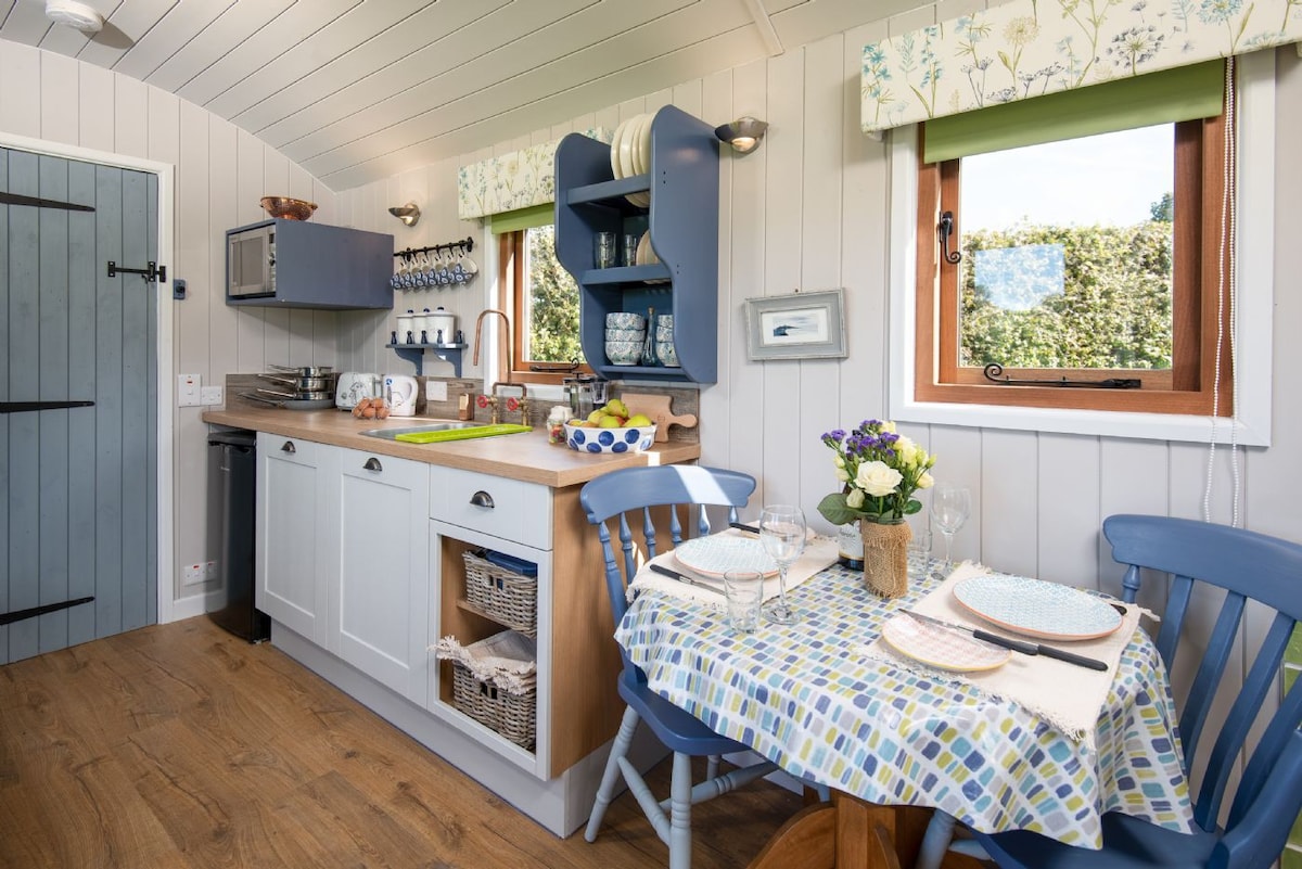 Teasel Shepherd's Hut