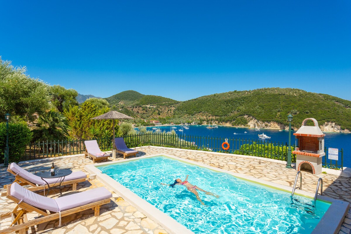 Villa Votsalo: Large Private Pool, Walk to Beach, Sea Views, A/C, WiFi