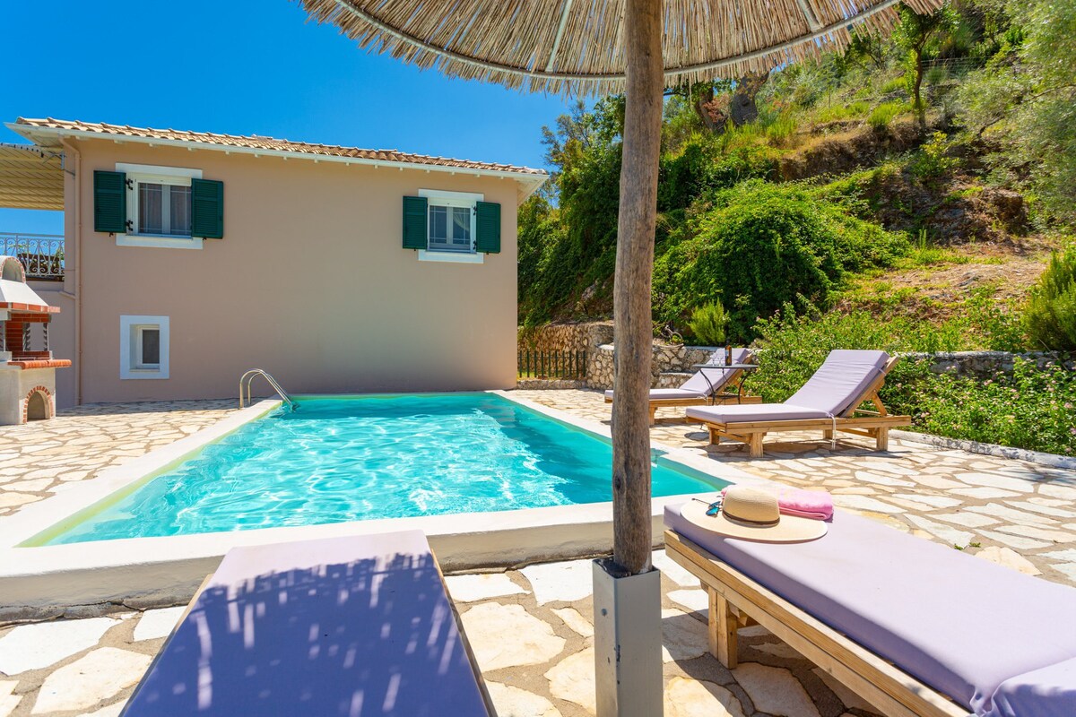 Villa Votsalo: Large Private Pool, Walk to Beach, Sea Views, A/C, WiFi