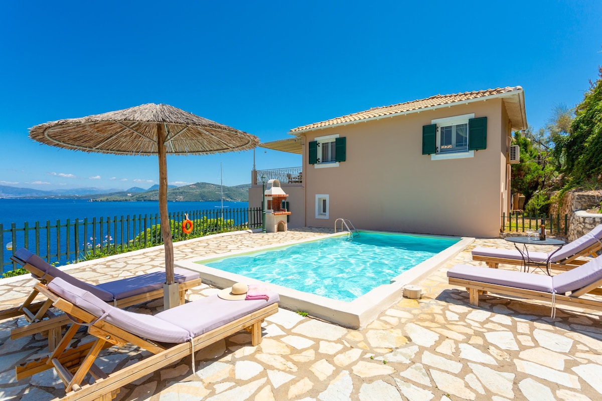 Villa Votsalo: Large Private Pool, Walk to Beach, Sea Views, A/C, WiFi