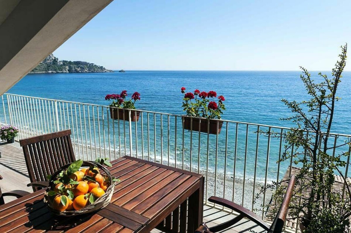 西西里岛陶尔米纳海滨度假公寓