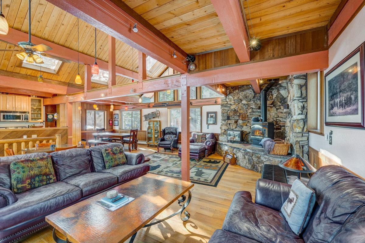 4BR dog friendly cabin with private hot tub