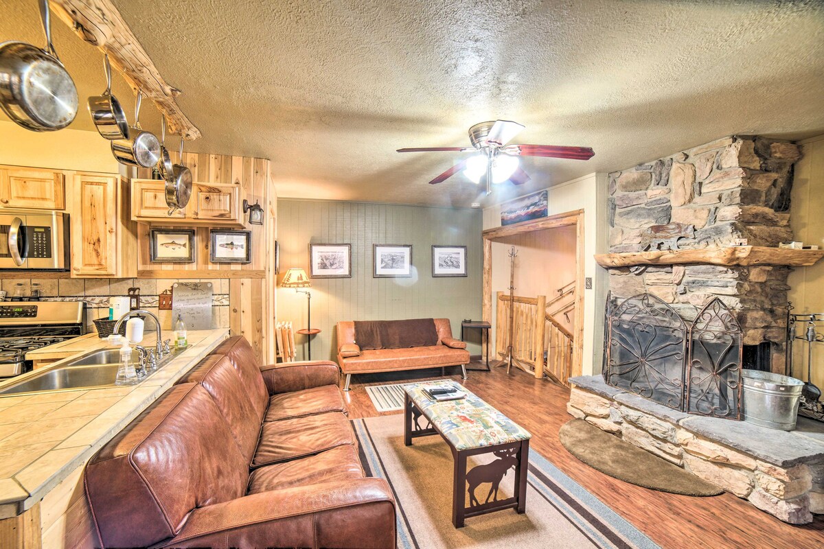 Rustic Condo w/ Patio: Walk to Angel Fire Resort!