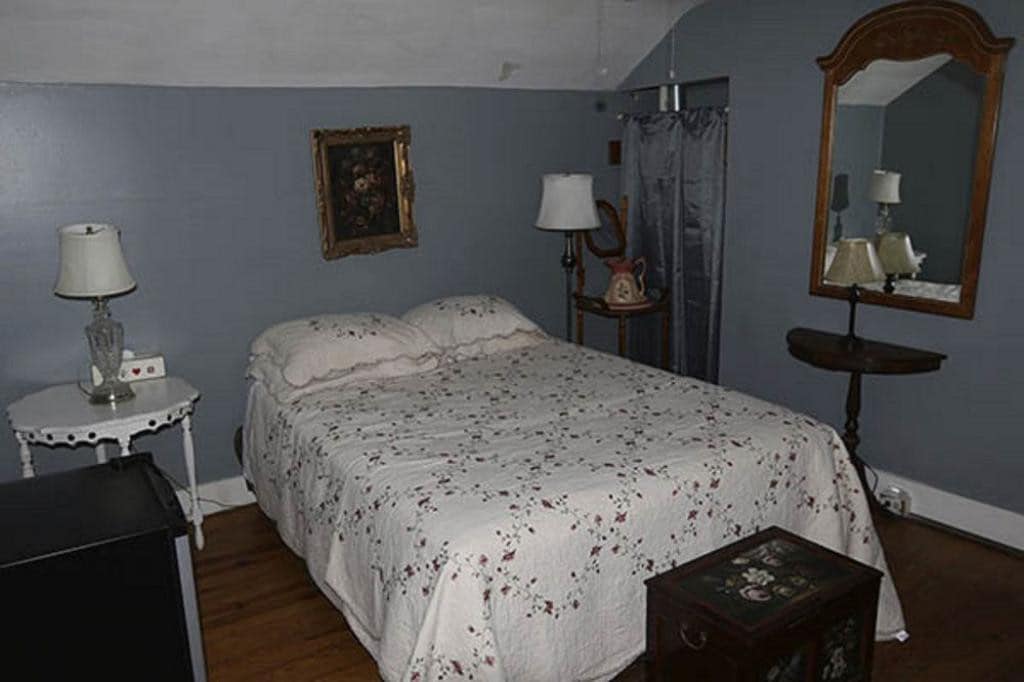 Room In Central Historic Downtown - Mountain View