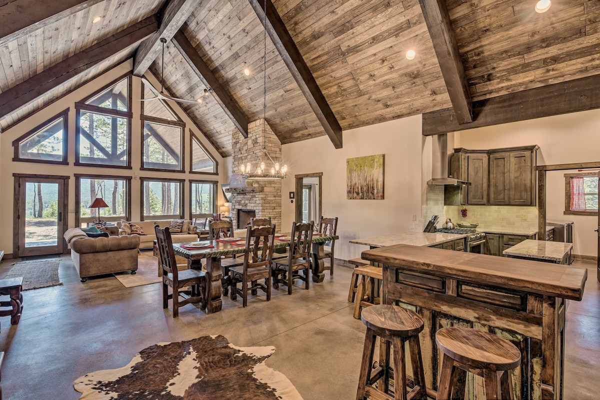 Custom Mountain Home: Views, Hot Tub & Fire Pit!