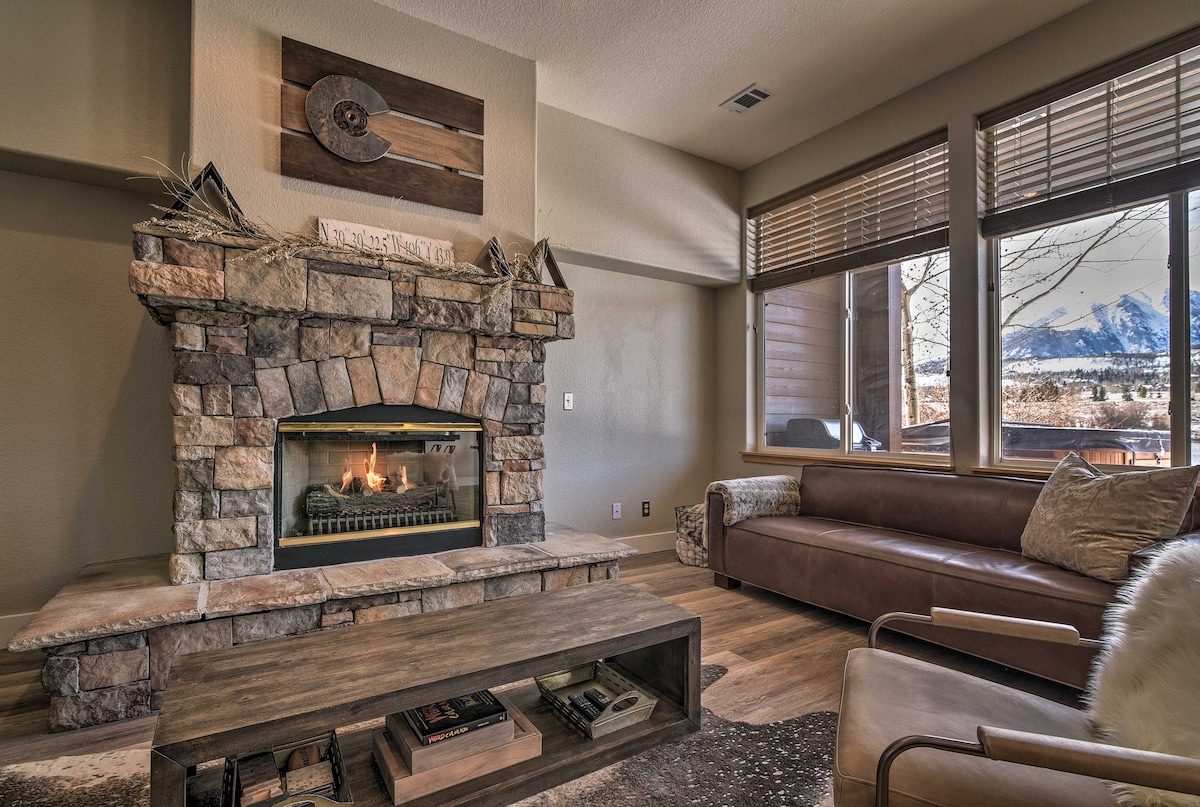 Silverthorne Waterfront Home: Hot Tub & Mtn View!