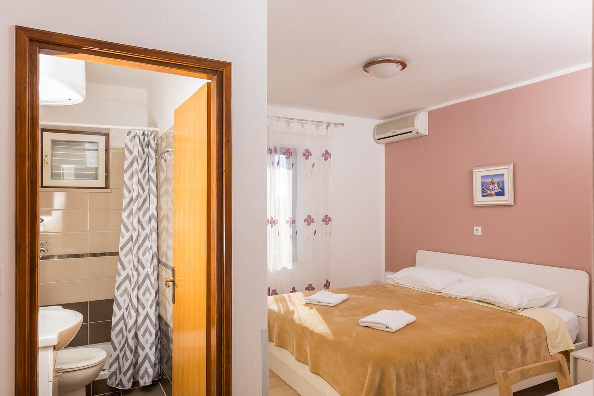 Apartment &amp; Rooms Villa Katarina - Double Room with Shared Balcony 2