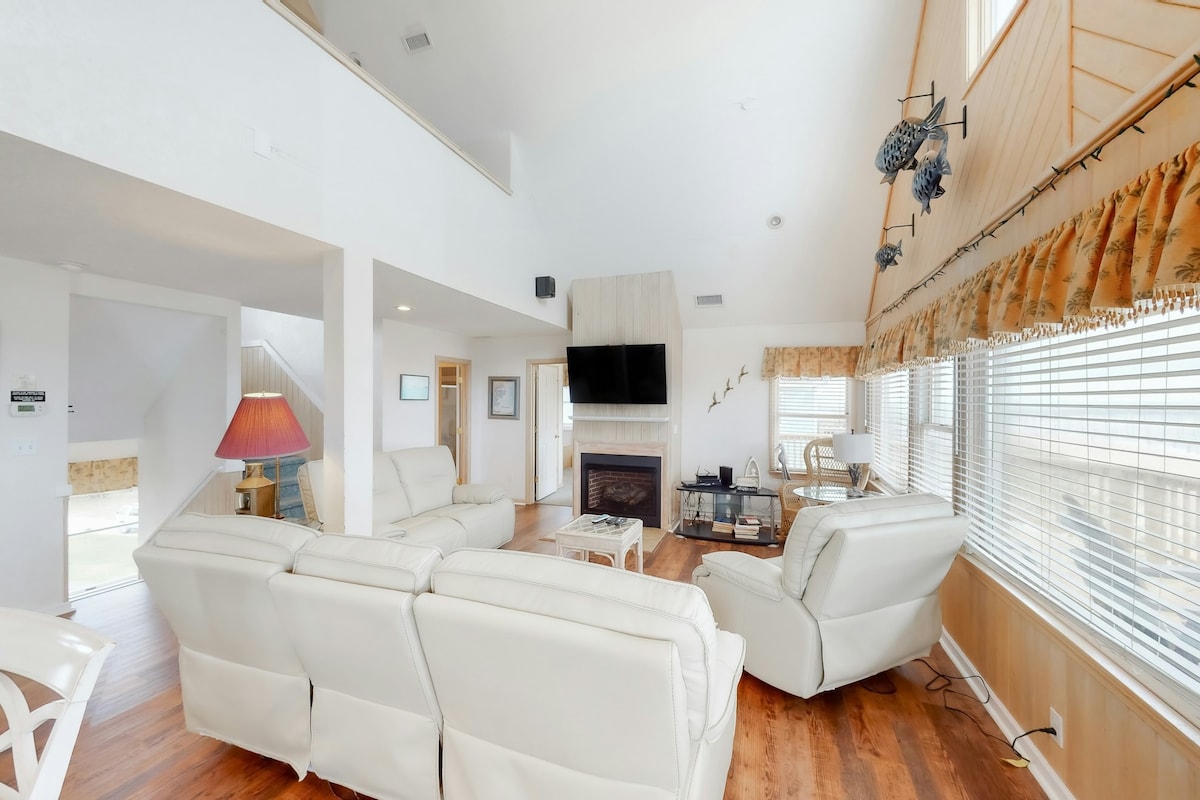 8BR Oceanfront | Pool | Hot Tub | AC | Fireplace